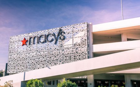 Macy's is offering a $6,129 outdoor lounge set with a fire pit for just $2,199, and shoppers 'love' it