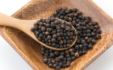Black Pepper For Weight Loss: How Kali Mirch Can Help You Cut Those Extra Inches? 5 Ways to Know