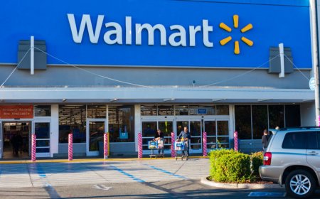 Walmart is selling a $400 countertop ice maker for only $160, and shoppers call it 'the perfect size'