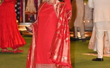 Fashion Face-Off: Kareena Kapoor Khan And Bhumi Pednekar Wear Same Red Plain Sabyasachi Suit on Ganesh Chaturthi, Who Looked Better?