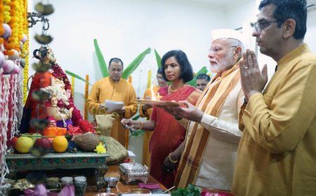 ‘Uncomfortable Message:’ Opposition Slams PM Modi’s Visit to CJI’s Home For Ganesh Puja