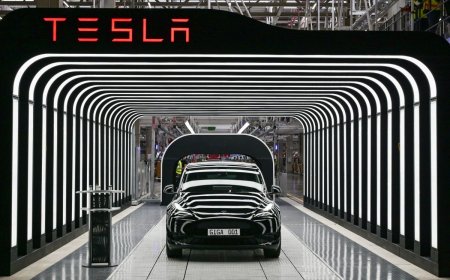 Analysts weigh in on Ford, praise Tesla