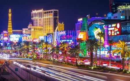 Las Vegas Strip casino signs 1980s superstar singer to residency