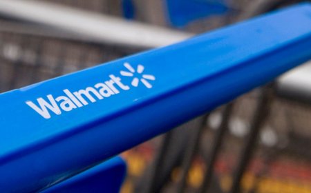 Walmart is selling a $400 8-foot Christmas tree for only $160, and shoppers say it's 'beautiful'