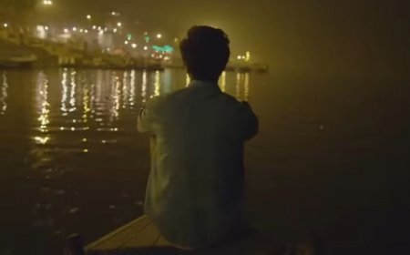 This man left engineering to become an actor, debut film was super flop, now rivals Shah Rukh Khan, Salman Khan, Ranbir Kapoor, his wife is…