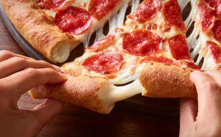 Bankrupt pizza chain operator unloads dozens of restaurants