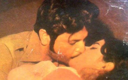 Rekha was once kissed for 5 minutes by a superstar, she started crying but actor kept harassing her, people started clapping